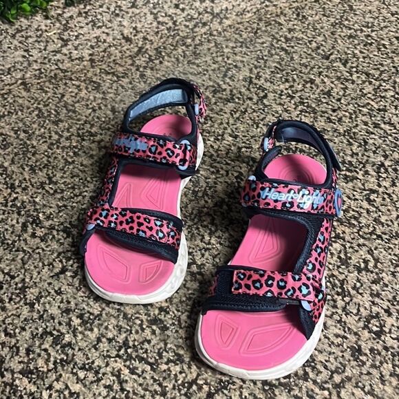 Big Girls SKECHERS HEART LIGHT UP SANDALS - Picture 6 of 8